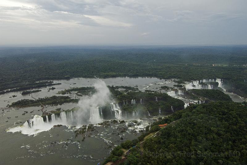 20071204_164959  D2X 4200x2800.jpg - Devil's Throat, view from Brazilian side of the Falls